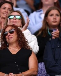 九游体育在线直播、九游体育足球直播、nba直播、电竞直播平台、九游体育赛事视频、体育直播平台-动情时刻，若塔遗孀和父母看到狼队球迷对若塔的致敬感动落泪